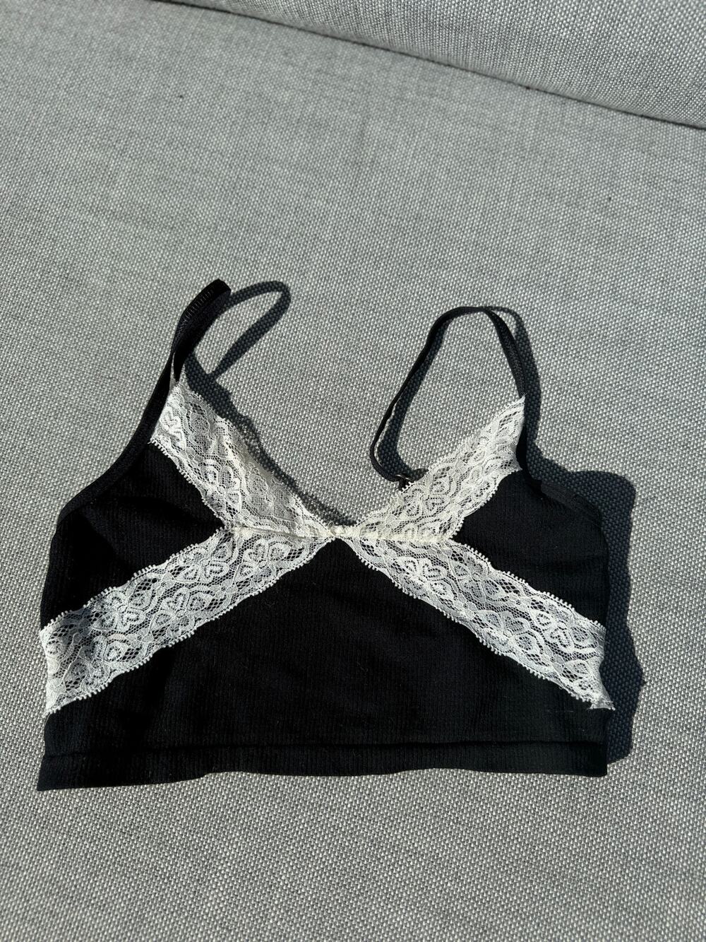 Out From Under Black & White Lace Trim Tank Top – Size Xs/s